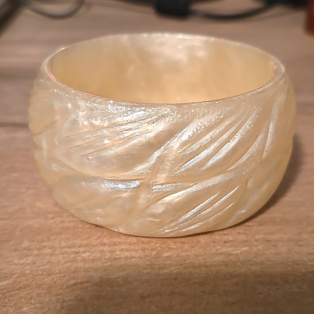 Vintage Leaf Design Engraved Bracelet